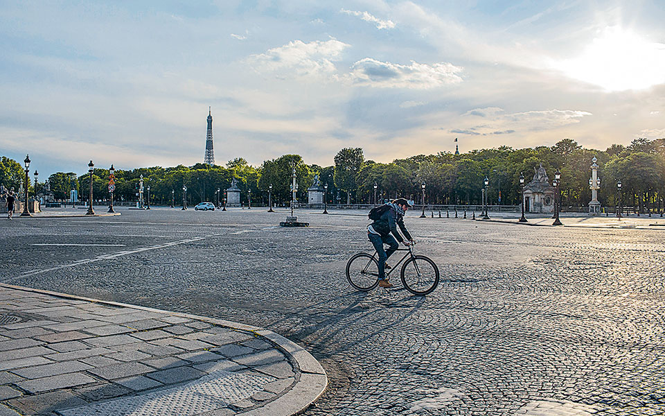 πεζοδρομείται-το-κέντρο-του-παρισιού-561364186