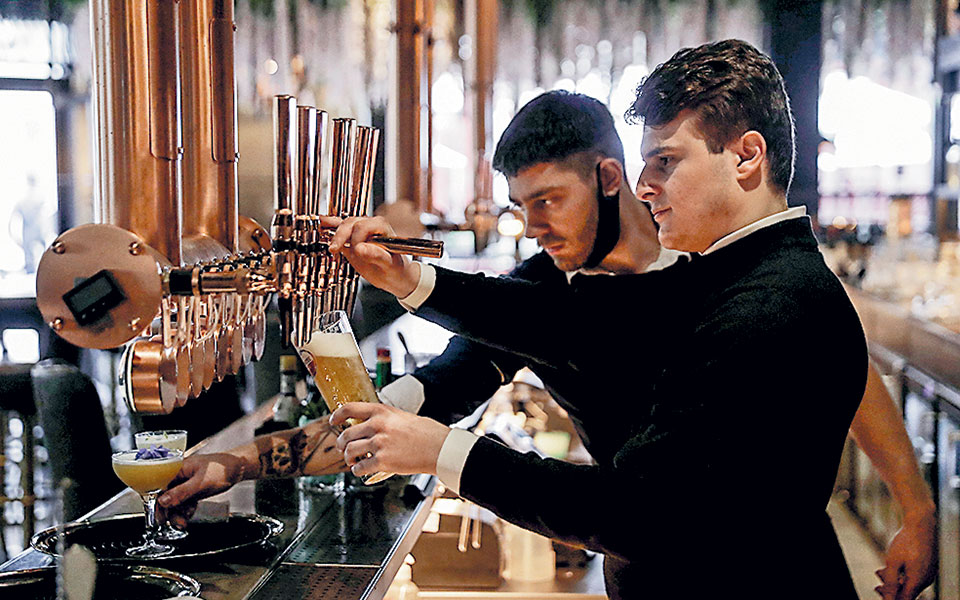 βρετανία-αυξάνονται-οι-κενές-θέσεις-ε-561367246