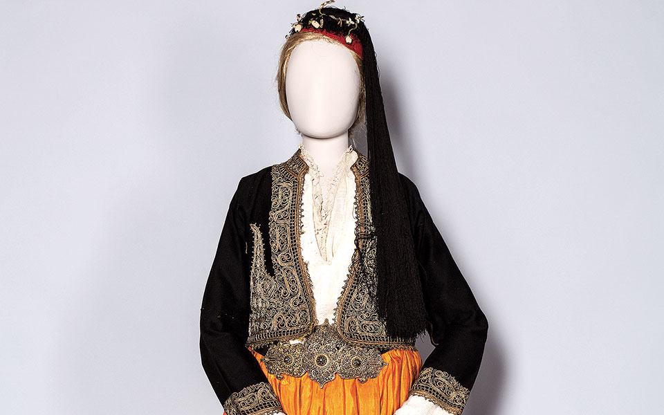 φουστανέλα-η-γιορτινή-μας-φορεσιά-561368644