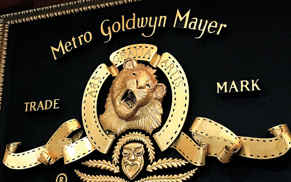 η-amazon-πολιορκεί-τα-ιστορικά-στούντιο-του-561368725