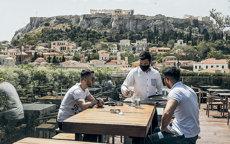 εστιατόρια-άνοιξαν-αλλά-δεν-βρίσκουν-561369481