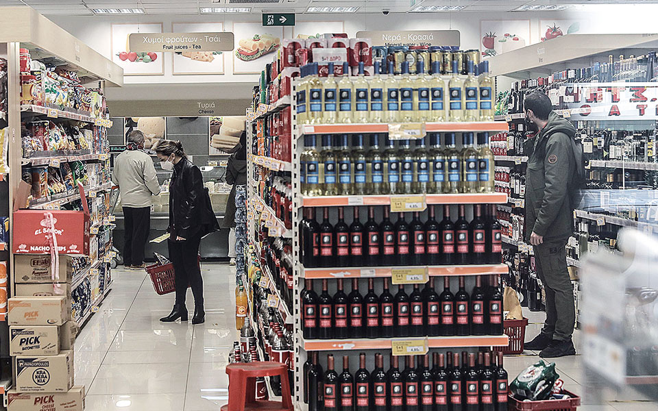 αλκοολούχα-ποτά-και-αποσμητικά-ψωνί-561371572