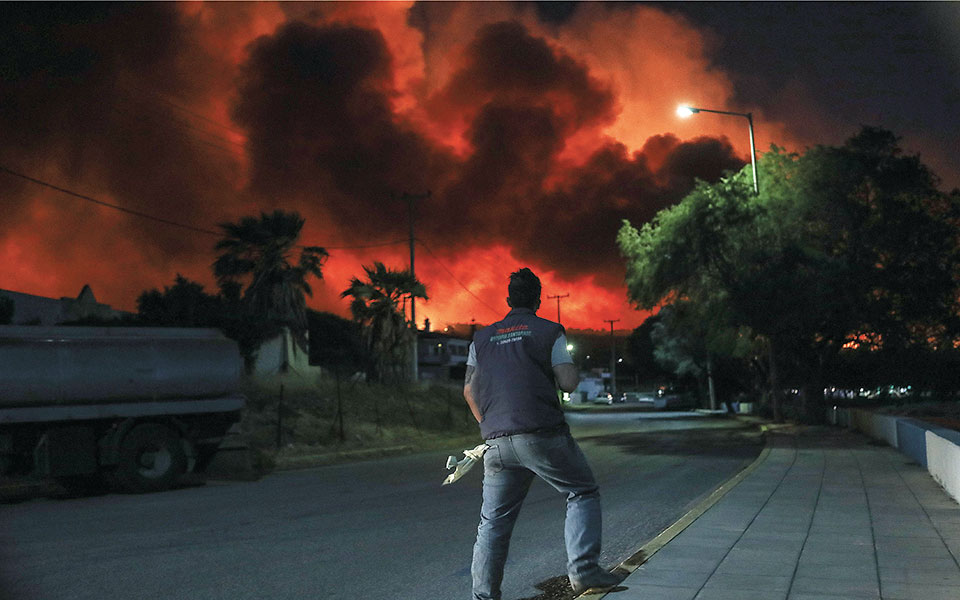 φωτιά-στον-σχίνο-ηταν-δύσκολο-να-γίνο-561370915