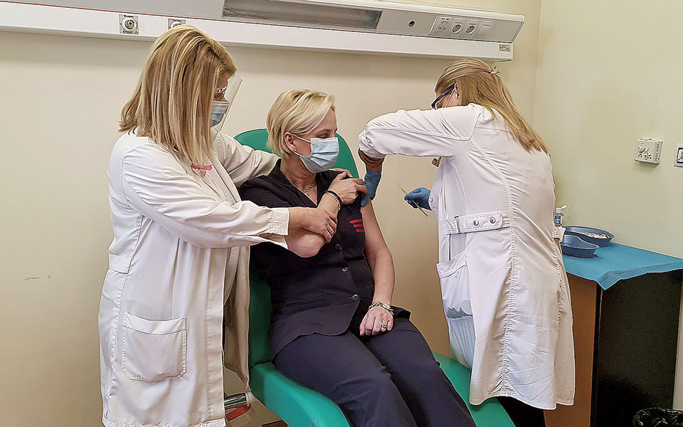 στο-τραπέζι-ο-υποχρεωτικός-εμβολιασμ-561370996