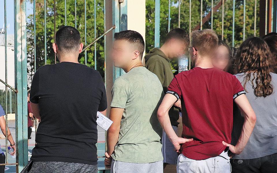 πανελλαδικές-ελάχιστη-βάση-εισαγωγή-561376495