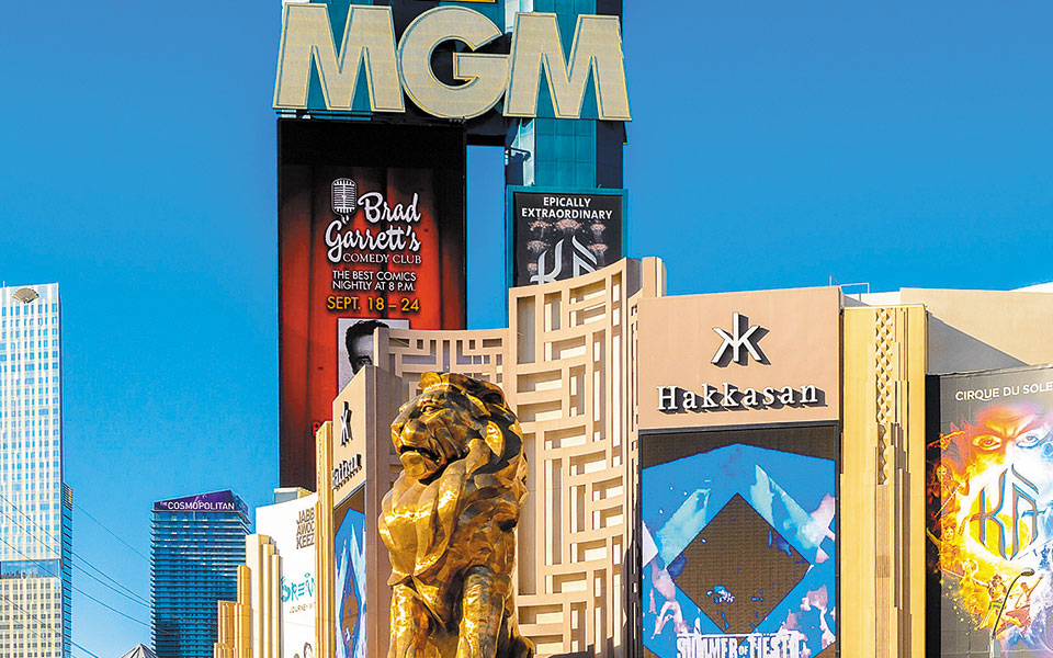 o-τζεφ-μπέζος-συναντά-τον-τζέιμς-μποντ-561378211