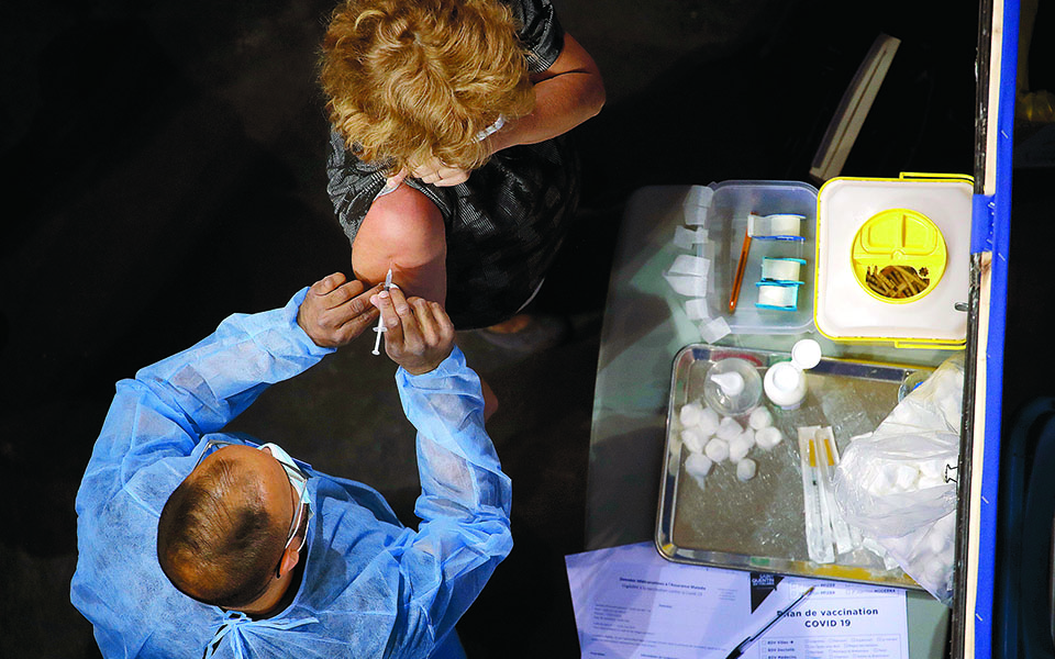 εμβόλια-το-αίνιγμα-της-τρίτης-δόσης-561381448