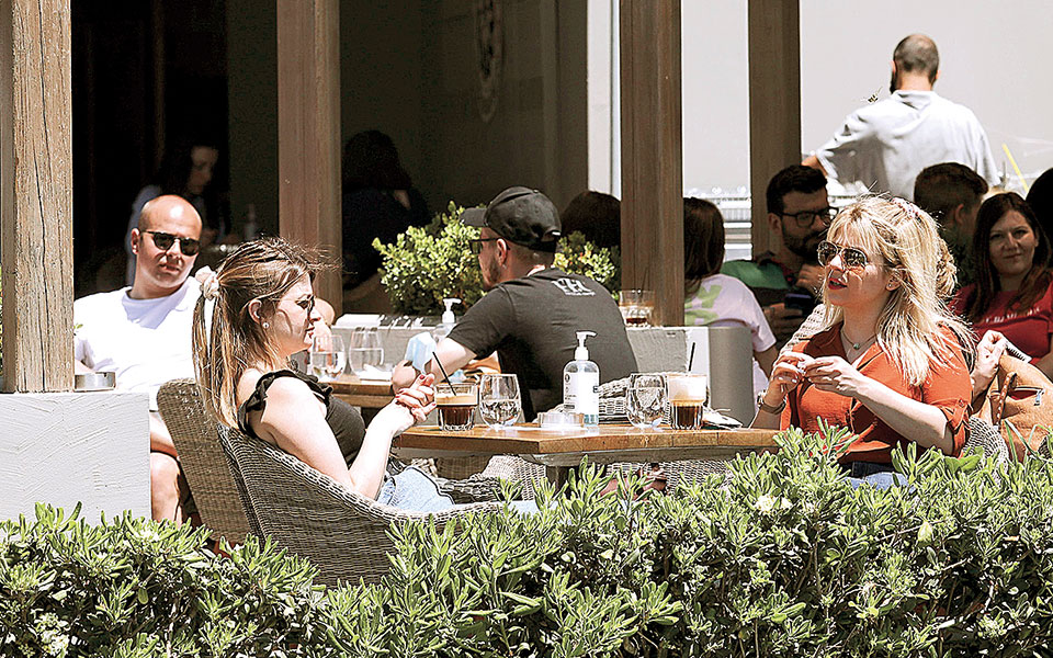 σαφάρι-ελέγχων-για-τον-περιορισμό-φ-561380794