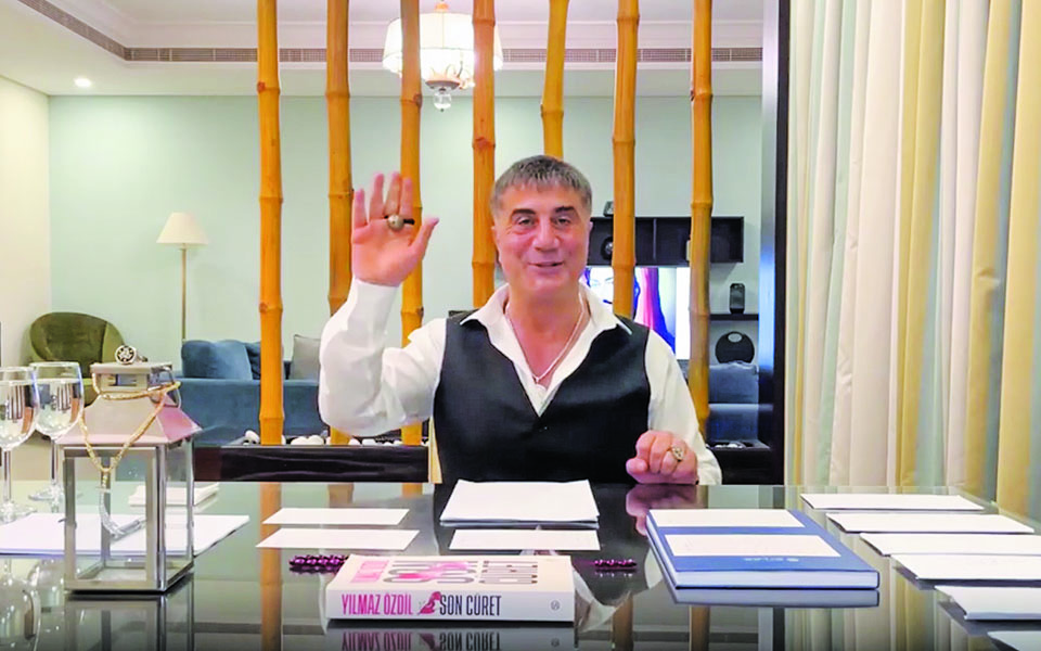 ο-μαφιόζος-που-προκαλεί-πολιτικό-σεισ-561381367