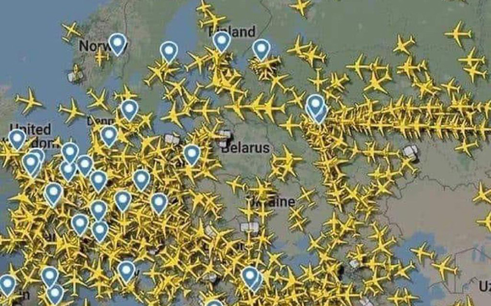 το-αεροπορικό-μποτιλιάρισμα-πάνω-α-561375658