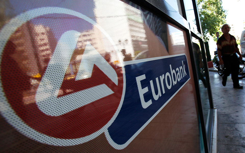 ανέπαφη-χρήση-κάρτας-στα-ατμ-από-τη-eurobank-561376795
