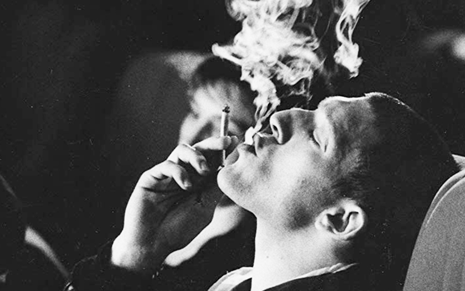 βαριά-εθισμένο-στο-κάπνισμα-το-γαλλικ-561377623