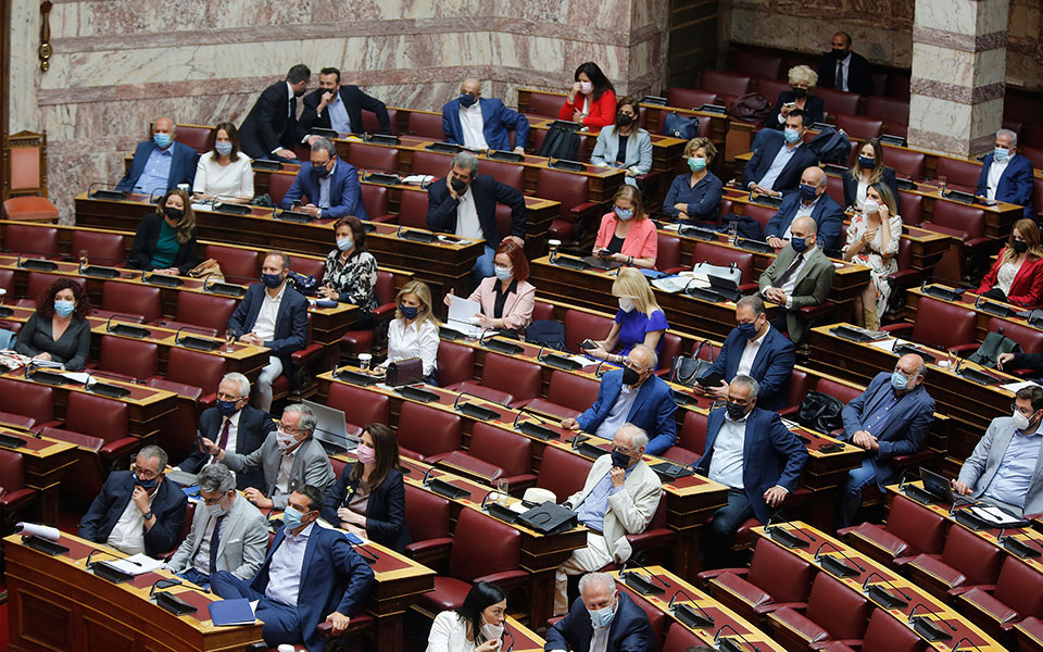 δεύτερη-ημέρα-εντάσεων-στη-βουλή-561372421