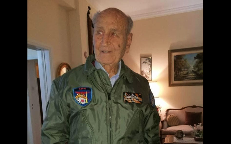 o-βετεράνος-πιλότος-των-τριών-πολέμων-561372805