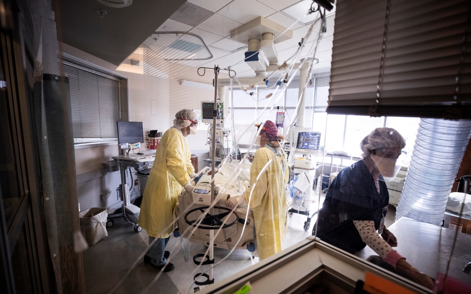 κορωνοϊός-2-489-νέα-κρούσματα-70-θάνατοι-707-δι-561360871