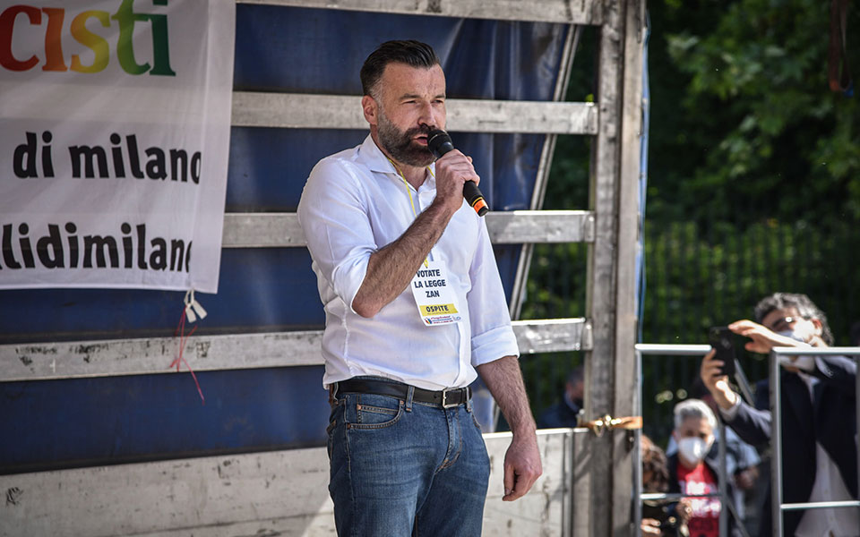 ο-νόμος-για-την-ομοφοβία-διχάζει-την-ιτ-561372529