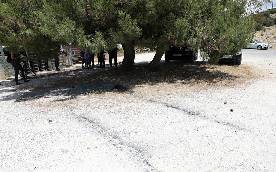 Δολοφονία στη Βάρη: Εικόνες από το σημείο της εκτέλεσης του πυγμάχου-4