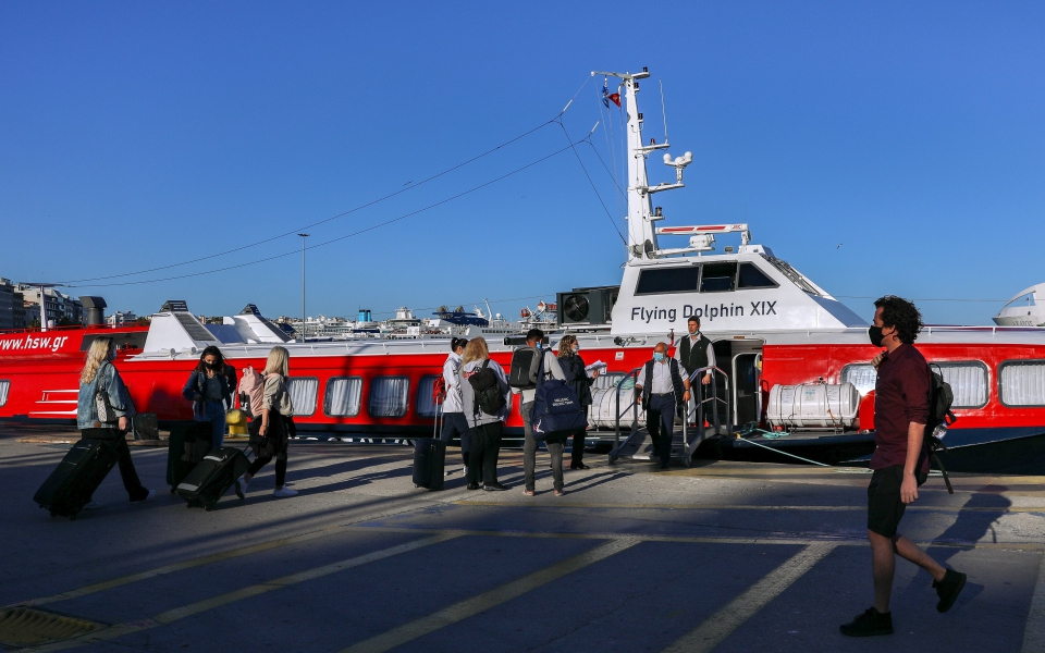 Τίτλοι τέλους στο lockdown με απόβαση στα νησιά-3