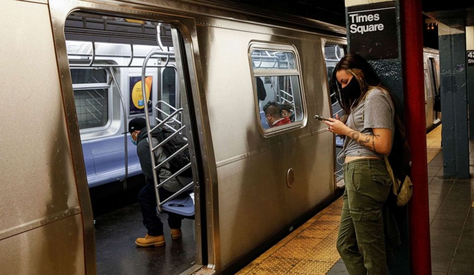 εμβολιασμούς-σε-σταθμούς-μετρό-αρχίζ-561360562