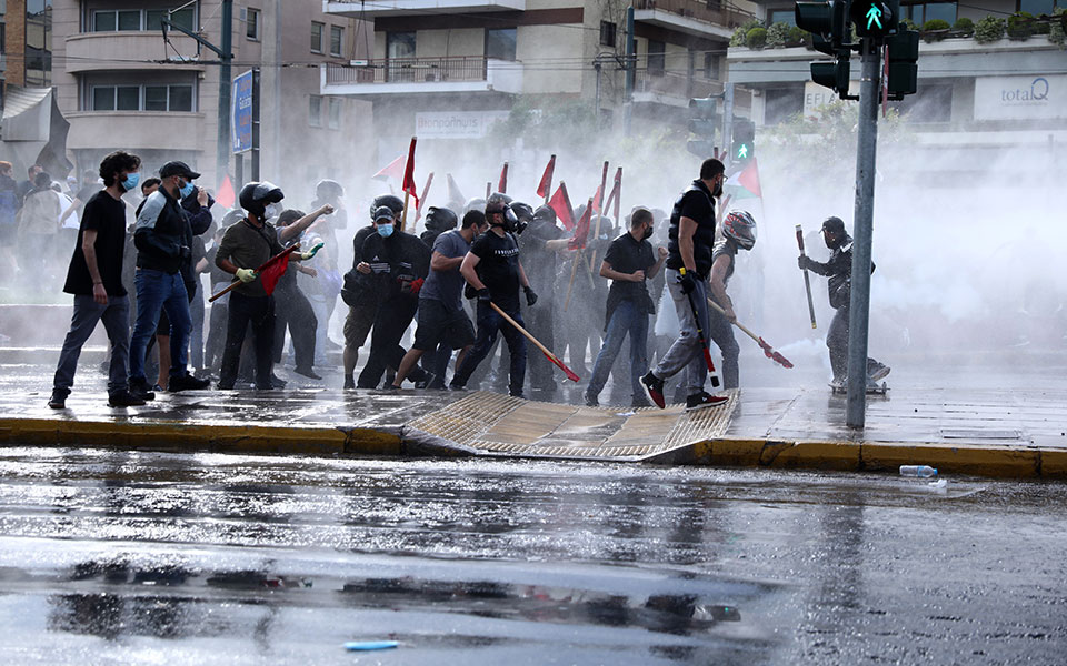 Επεισόδια μπροστά από την πρεσβεία του Ισραήλ στην Αθήνα-3