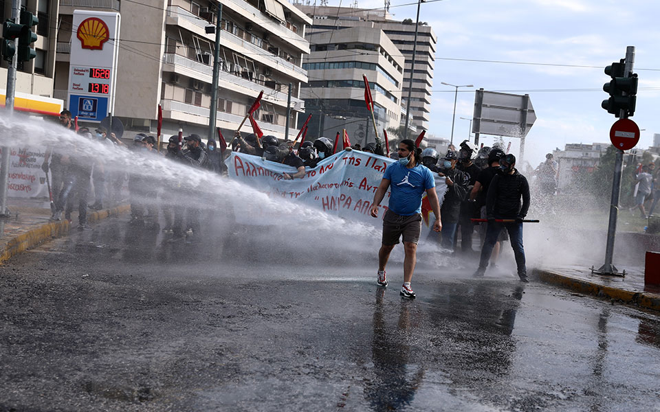 Επεισόδια μπροστά από την πρεσβεία του Ισραήλ στην Αθήνα-4