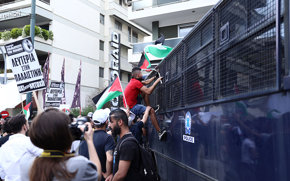 Επεισόδια μπροστά από την πρεσβεία του Ισραήλ στην Αθήνα-2