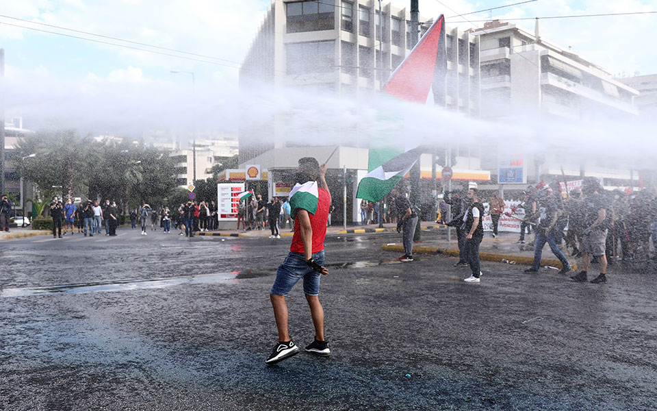 Επεισόδια μπροστά από την πρεσβεία του Ισραήλ στην Αθήνα-7