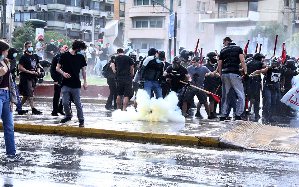 Επεισόδια μπροστά από την πρεσβεία του Ισραήλ στην Αθήνα-8