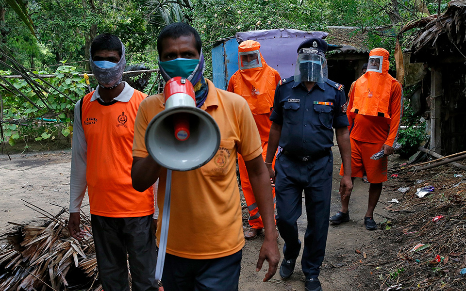 ινδία-eνα-εκατομμύριο-κάτοικοι-αφήνου-561375451