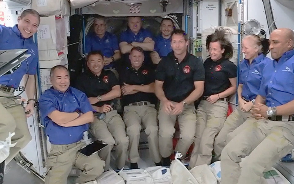 spacex-eπιστροφή-στη-γη-μετά-από-167-μέρες-στο-δι-561350692