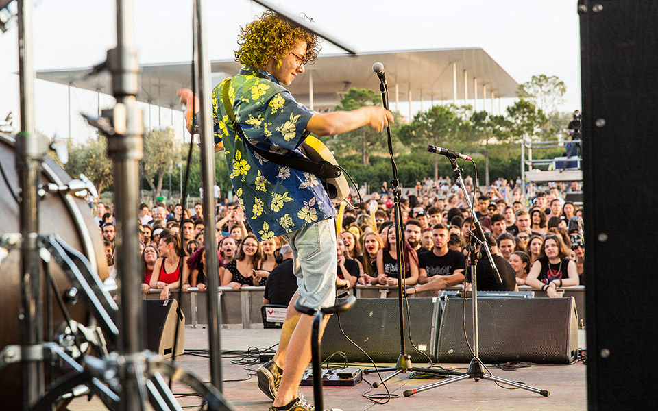 tο-21-με-κιθάρες-561382732