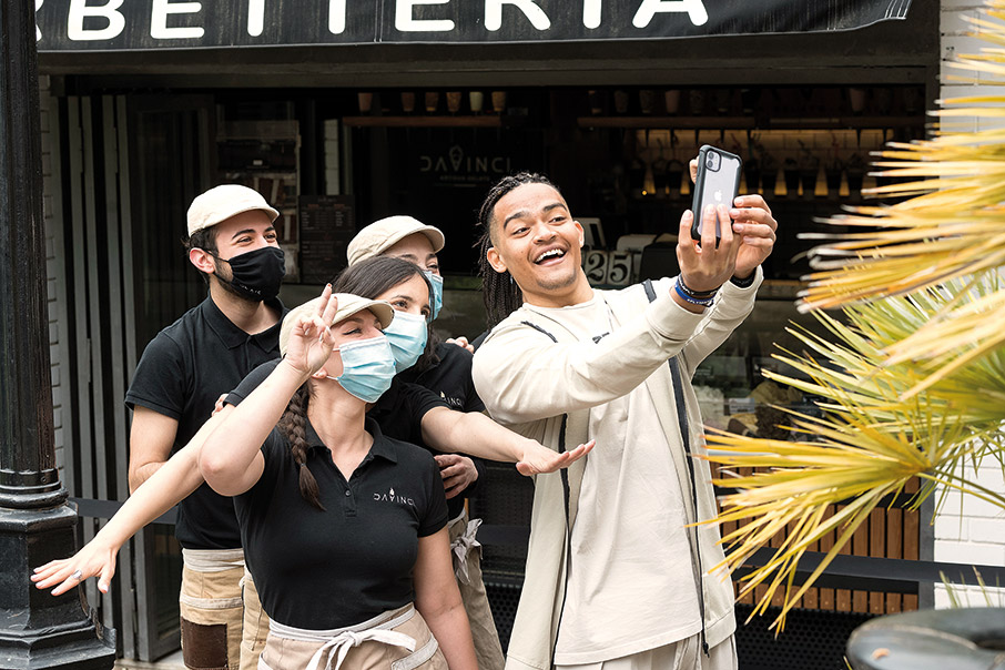 Εμμανουήλ Καραλής: Το χρυσό αγόρι-1