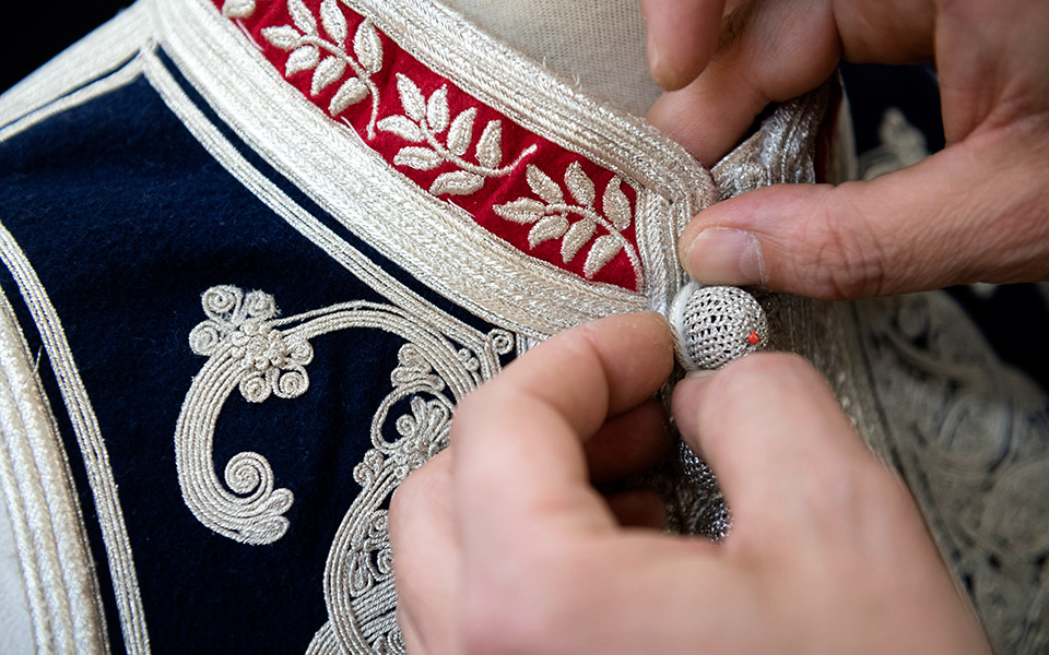 ο-άνθρωπος-που-έκανε-την-παράδοση-μόδα-561353584