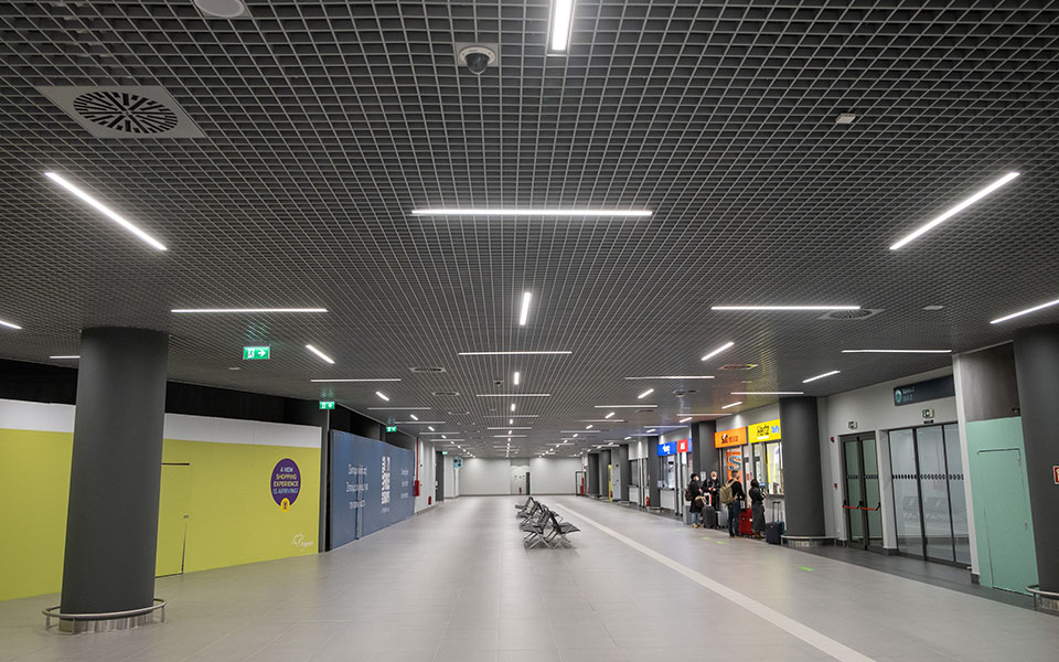 Στο αεροδρόμιο «Μακεδονία» ο πρωθυπουργός – Εγκαινιάζονται τα αεροδρόμια της Fraport-1