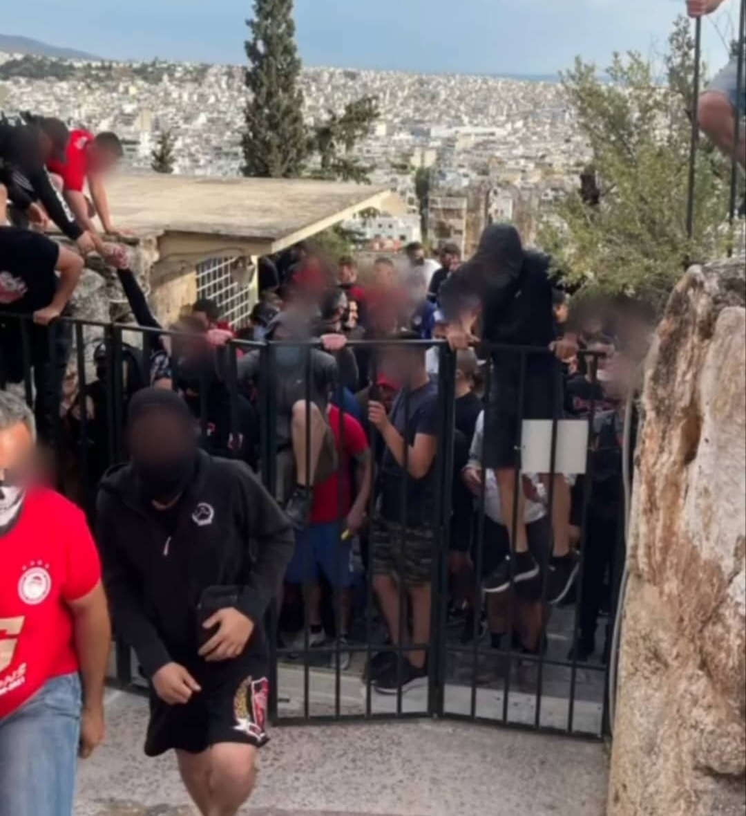 Επεισοδιακή «επίσκεψη» οπαδών του Ολυμπιακού στην Ακρόπολη-2