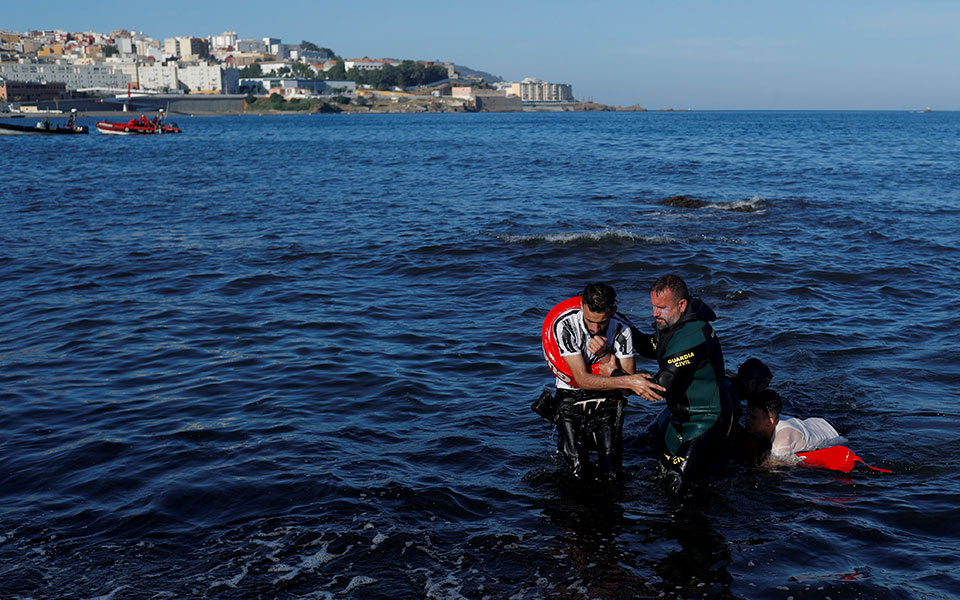μ-σχοινάς-για-μεταναστευτικό-η-ευρώπη-561368581