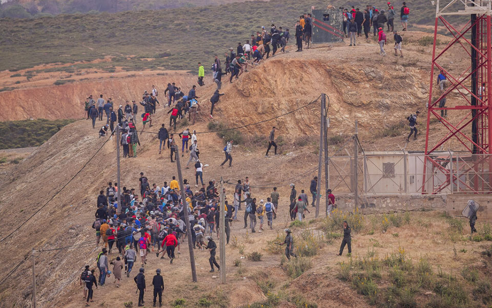 Το δράμα της Θέουτα: Ανήλικοι παλεύουν με τα νερά της Μεσογείου – Εικόνες-6