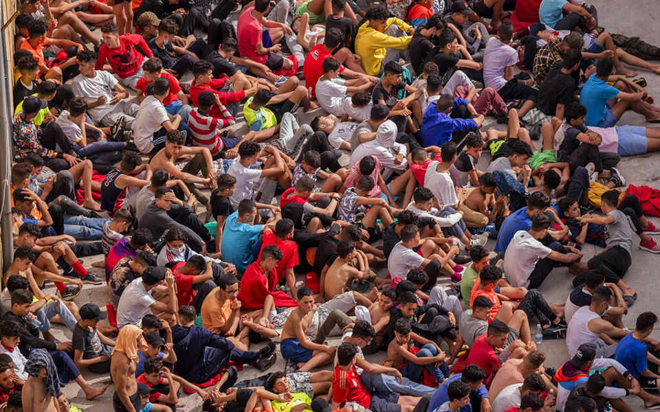 Το δράμα της Θέουτα: Ανήλικοι παλεύουν με τα νερά της Μεσογείου – Εικόνες-7