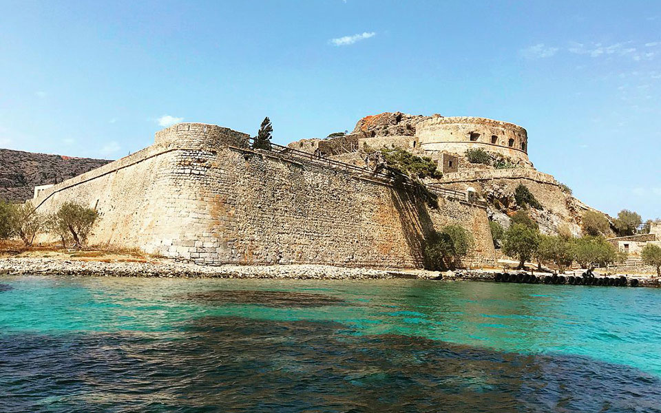 βικτόρια-χίσλοπ-λογοτεχνική-επιστρο-561359155