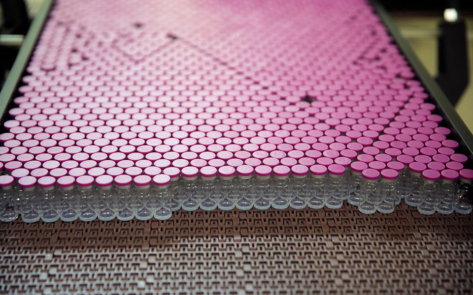 εμβολιασμός-στο-μικροσκόπιο-νομοί-στ-561352474