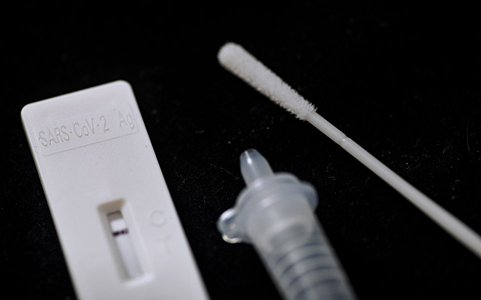 άνοιγμα-σχολείων-με-όπλο-τα-self-tests-όλα-561357532