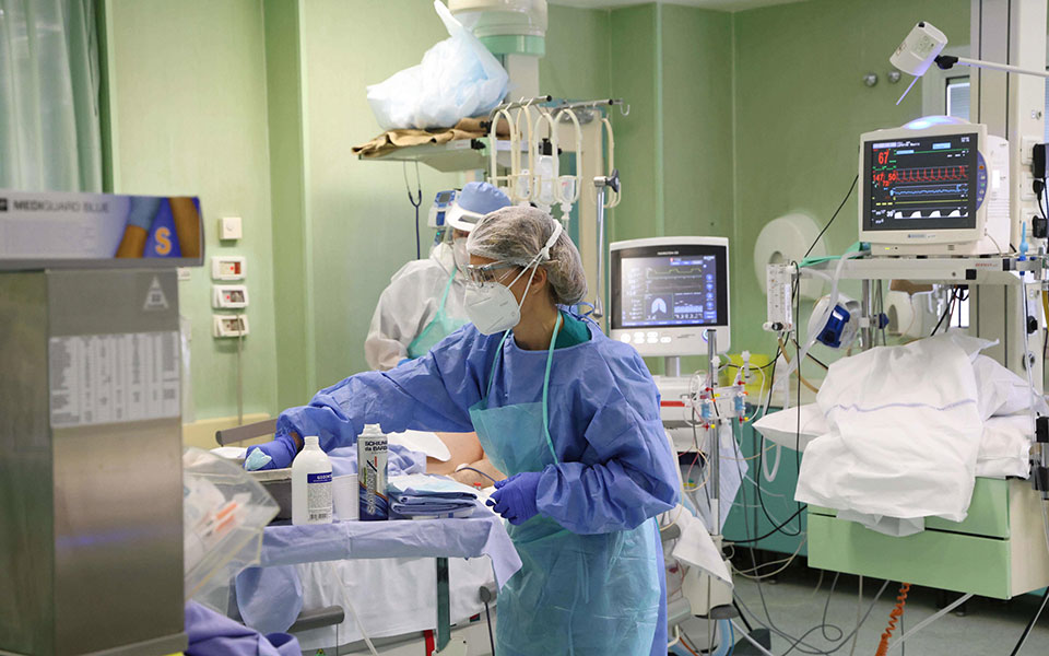 κορωνοϊός-2-167-κρούσματα-683-διασωληνωμένο-561362188