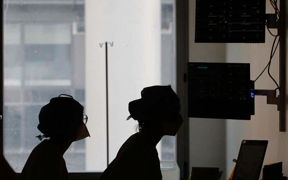 Κορωνοϊός: 1.381 κρούσματα, 50 θάνατοι, 563 διασωληνωμένοι-1