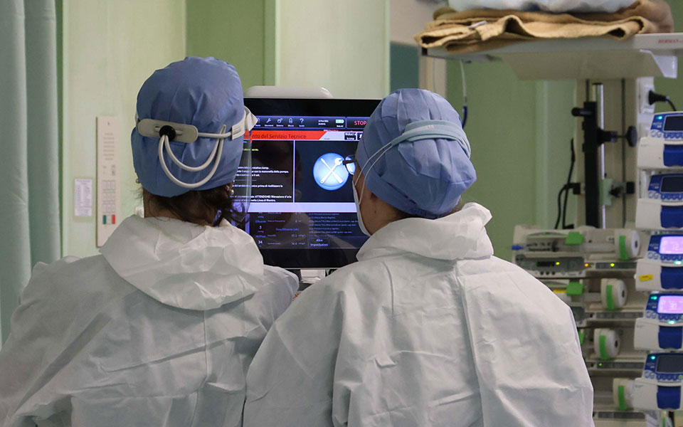 Κορωνοϊός: 2.167 κρούσματα, 683 διασωληνωμένοι, 55 θάνατοι-1