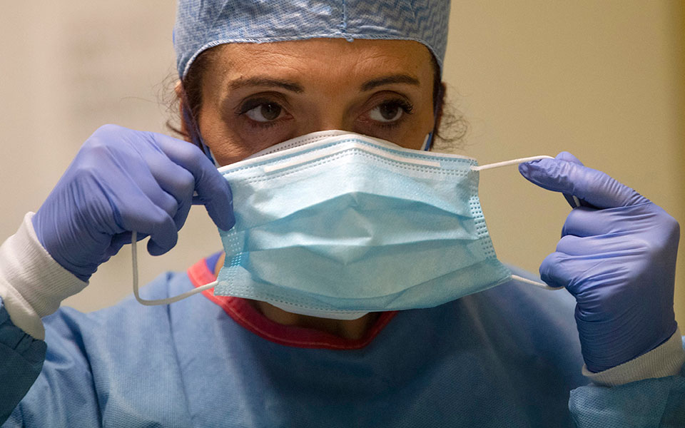 Κορωνοϊός: 1.905  κρούσματα, 39 θάνατοι, 540 διασωληνωμένοι-1