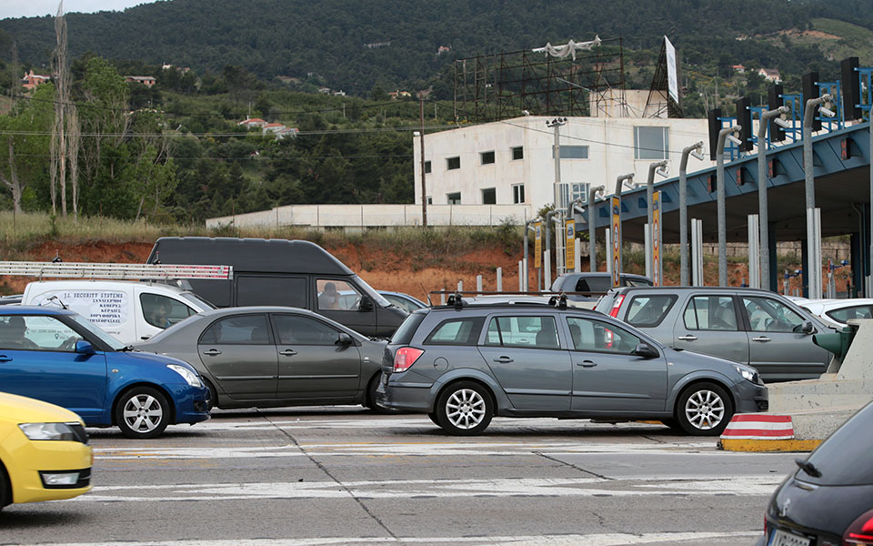 Άρση μέτρων: Η μεγάλη έξοδος του Σαββατοκύριακου – Αυξημένη κίνηση σε λιμάνια και εθνικές οδούς-1
