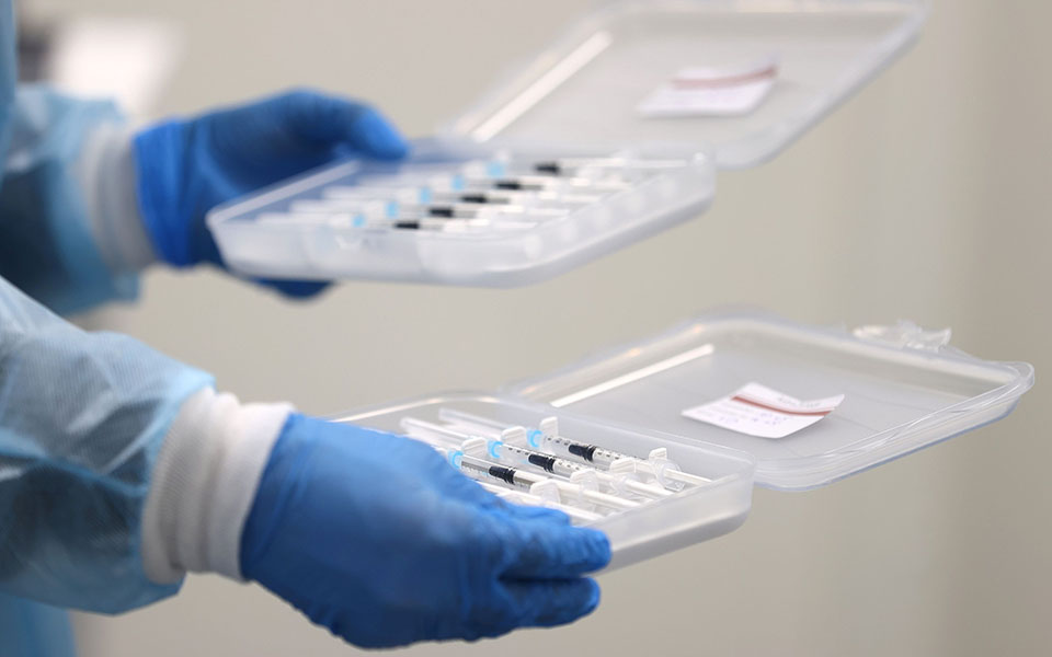 κορωνοϊός-η-ανάμειξη-εμβολίων-αυξάνε-561361261