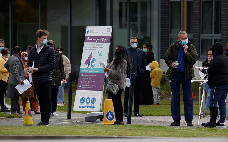κορωνοϊός-οι-εμβολιασμοί-στην-αγγλία-561362611