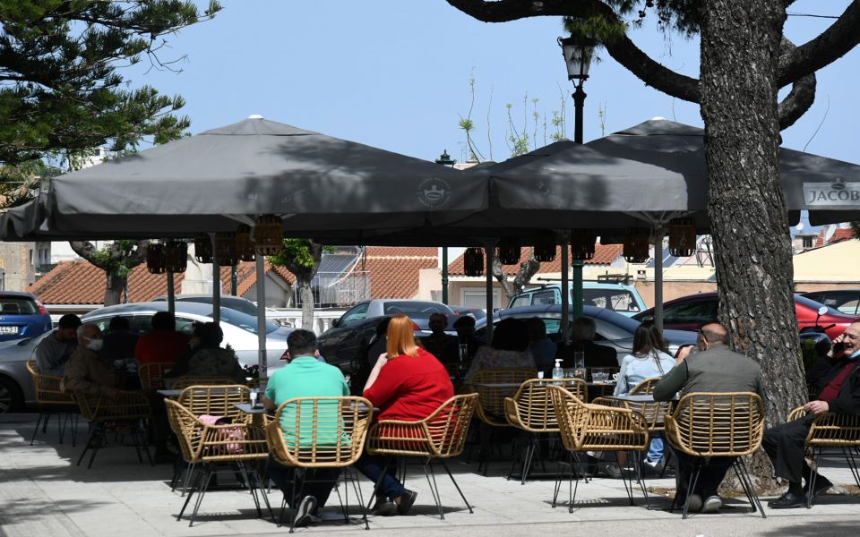 aroma-kanonikotitas-fernei-to-anoigma-tis-estiasis-eikones12