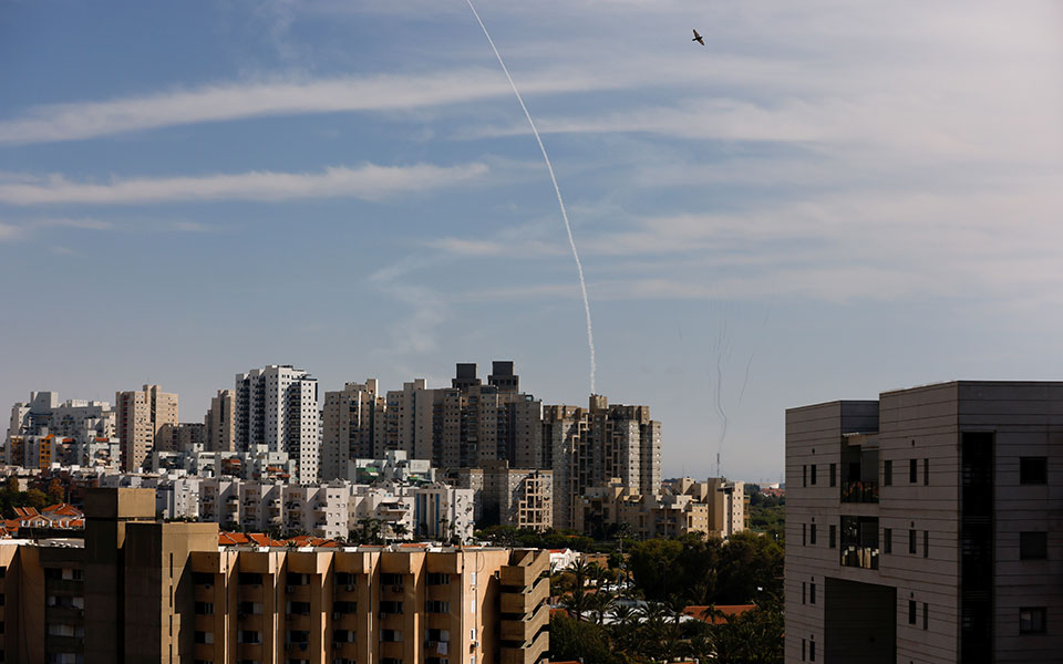 Γάζα: 40 Παλαιστίνιοι νεκροί σε μία μέρα – Για 3000 ρουκέτες κάνει λόγο το Ισραήλ-2